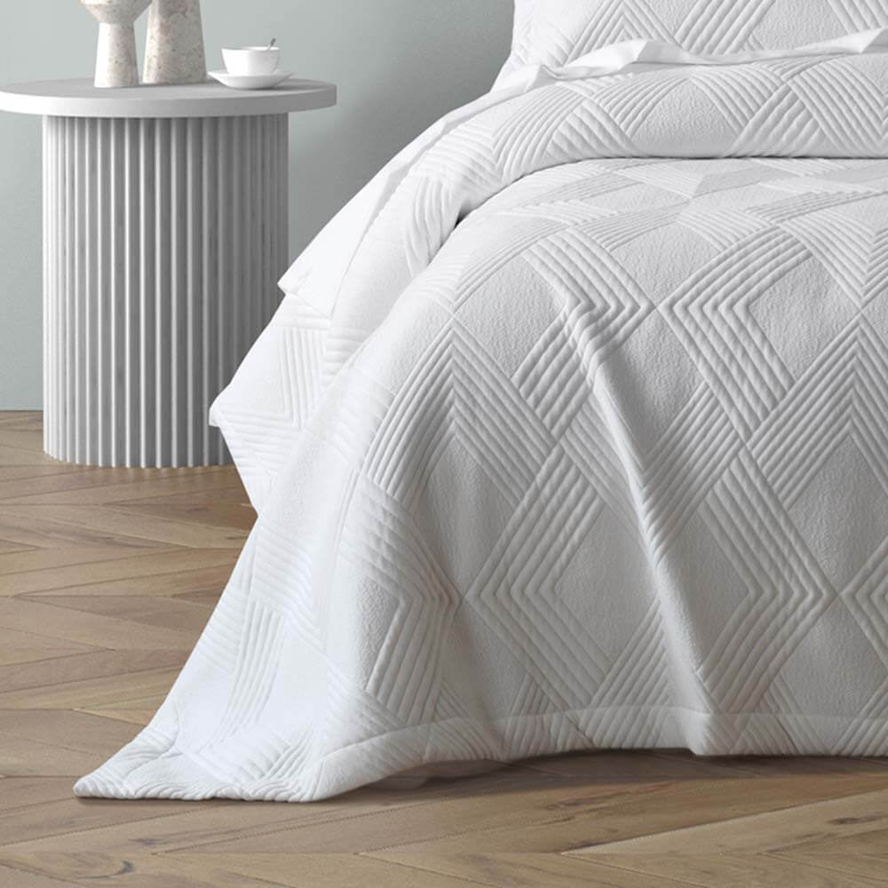 Cassiano Queen/King Coverlet Set White